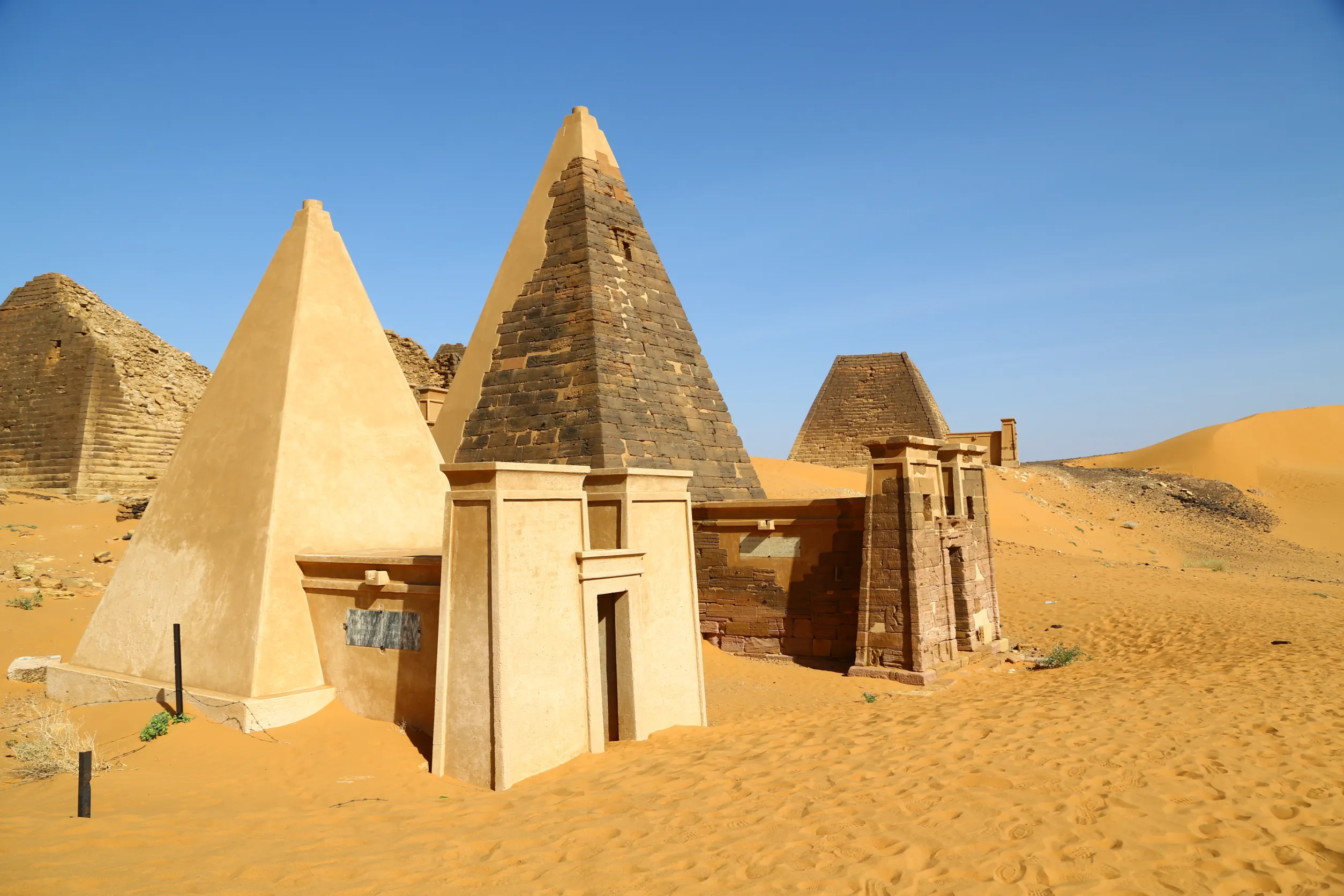 africa sudan meroe the antique pyramids