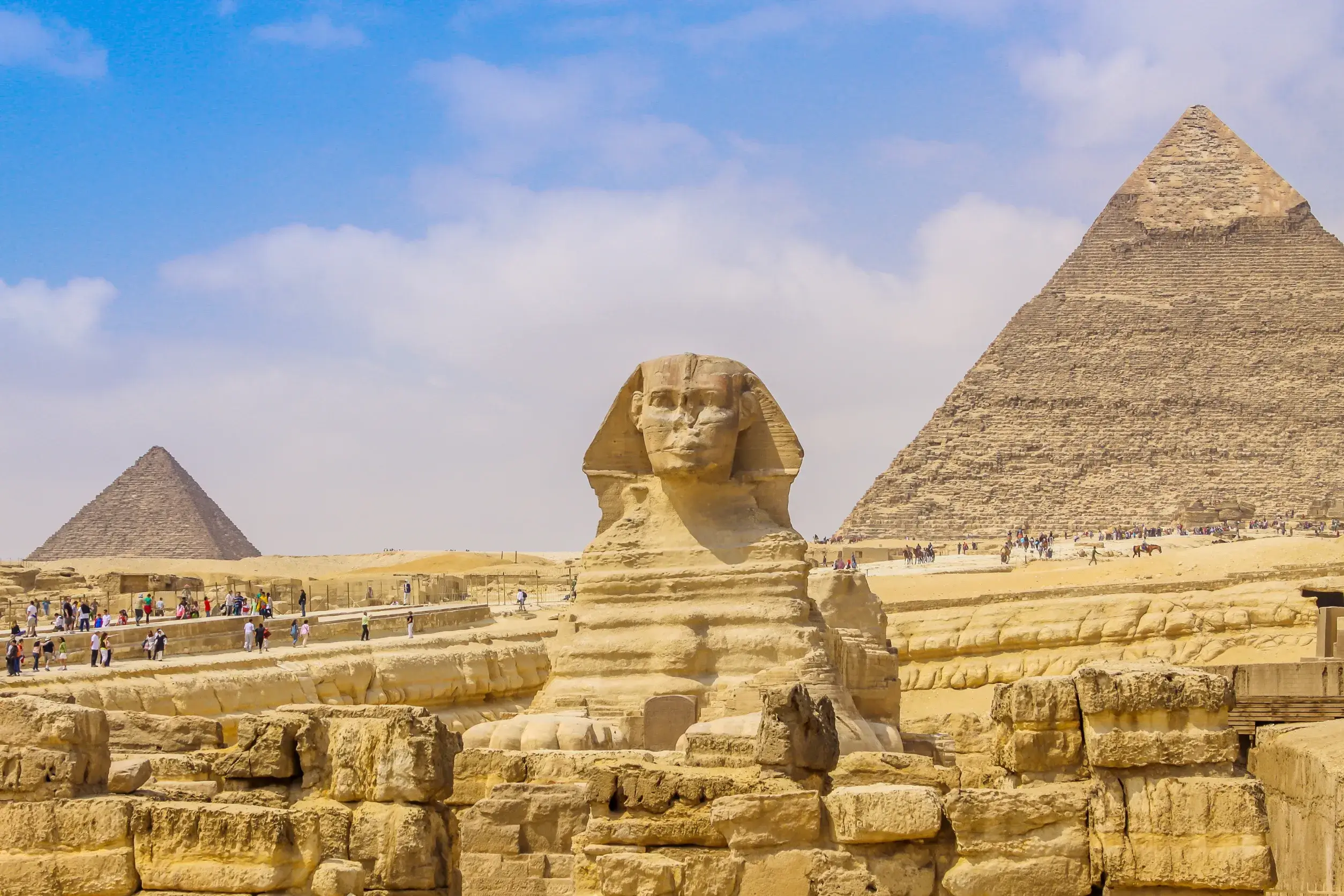 sphinx and the great pyramid in the egypt