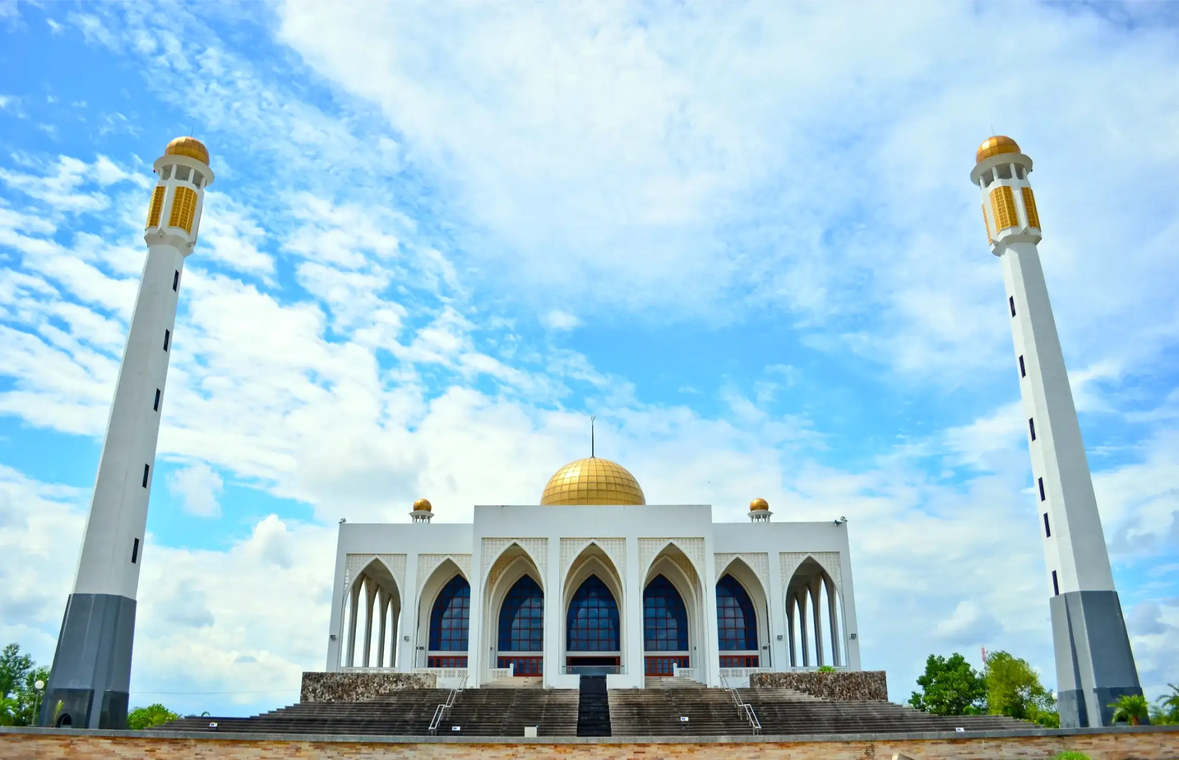 the beautiful mosque in thailand