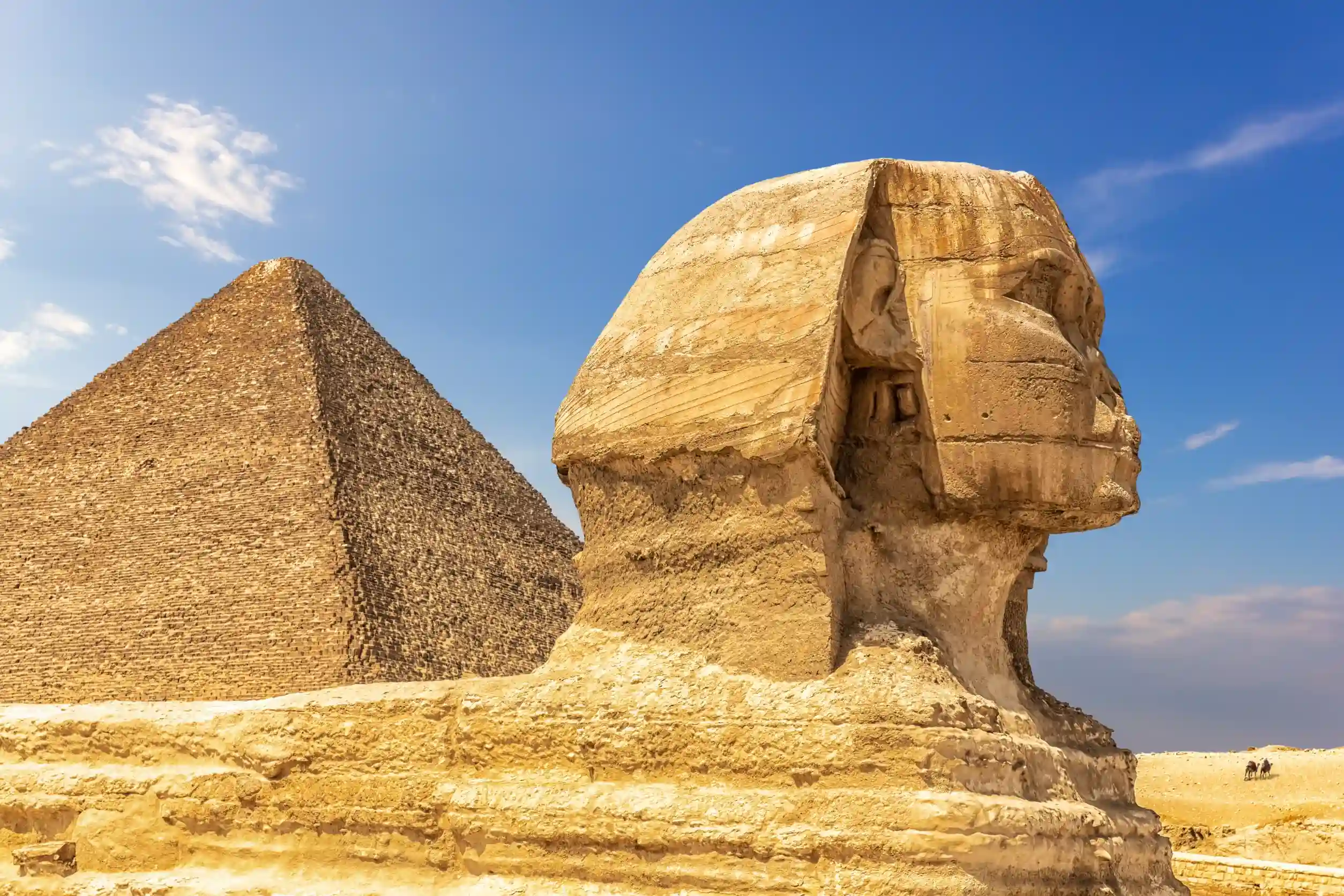 the great sphinx and the pyramid of cheops giza