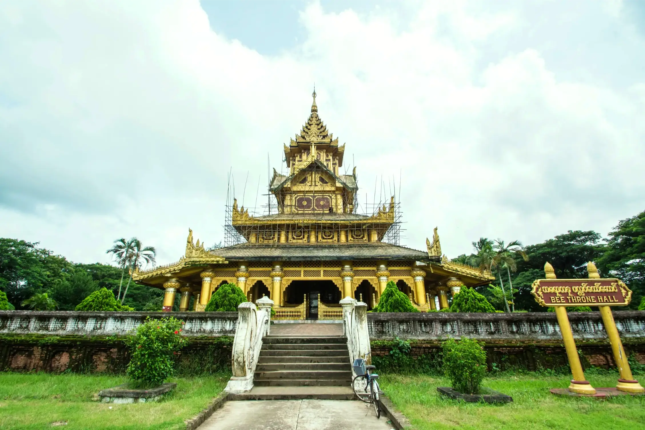 the kambawzathardi golden palace in myanmar