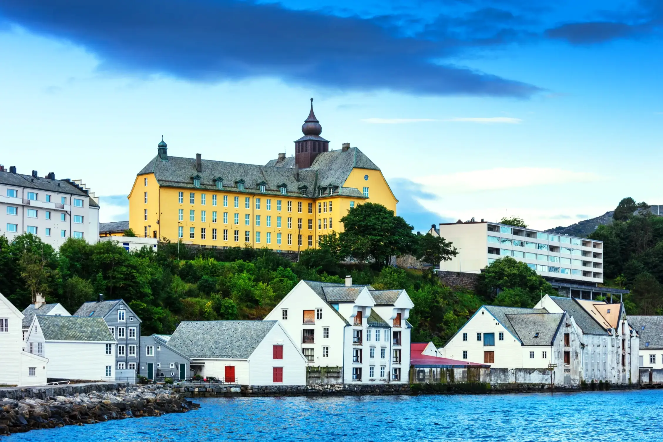 the yellow building in norwegian norway
