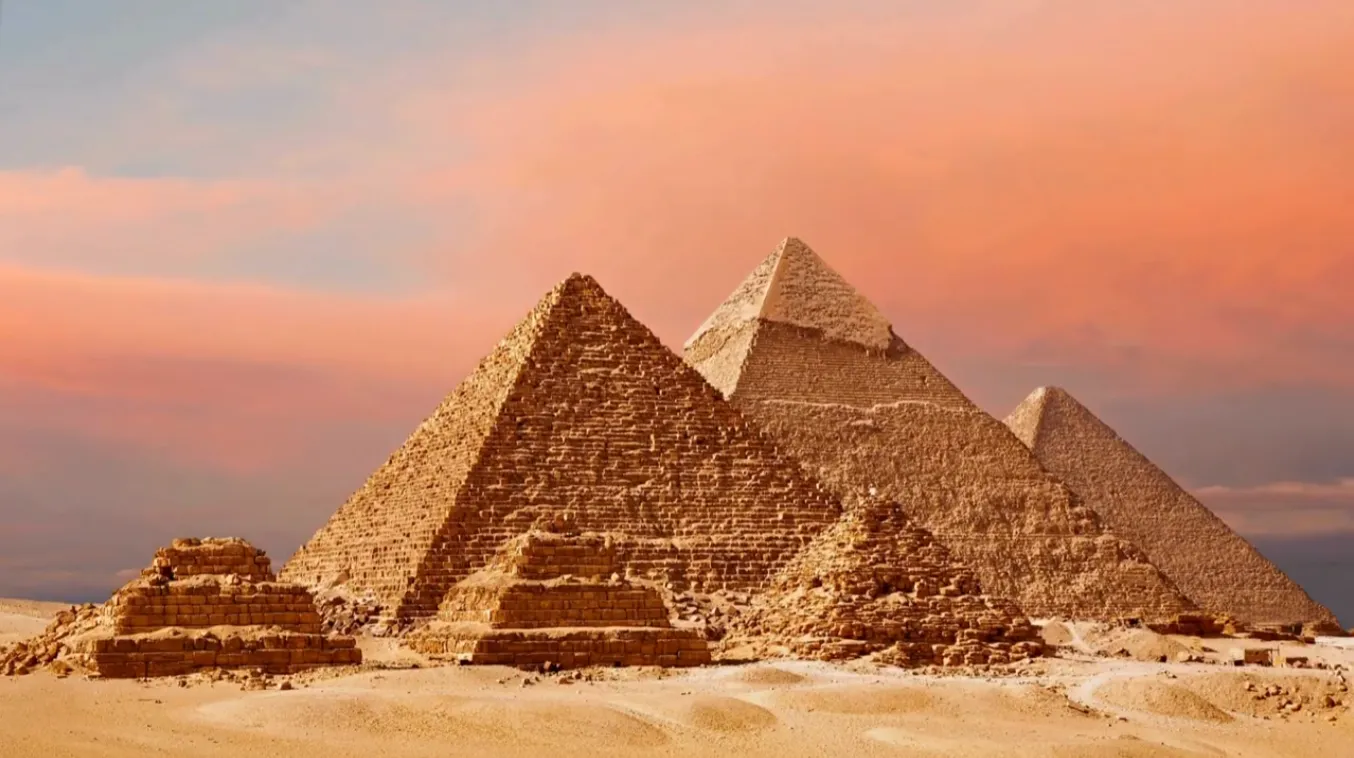 Travel Guide to the Pyramids of Giza